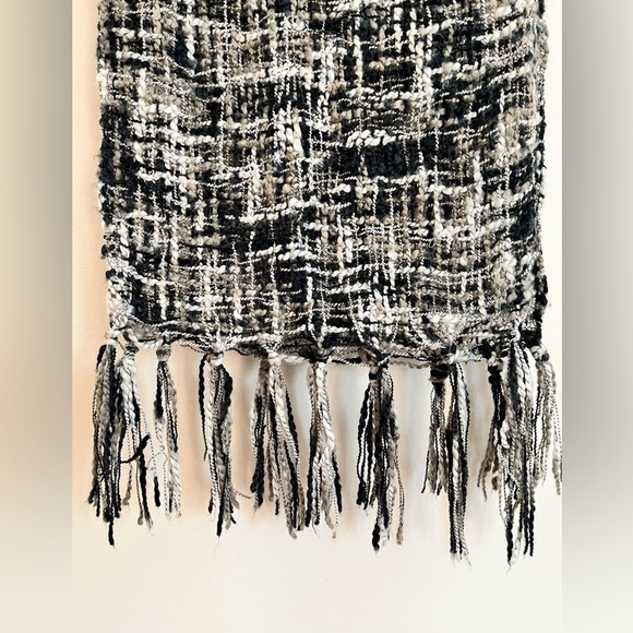 Soft winter scarf with tassels. Knitted black & white elegant winter wear. - Picture 4 of 8